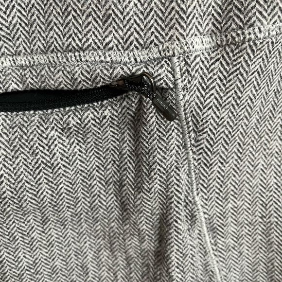 Lululemon gray and black herringbone half zip 4 - Picture 11 of 12